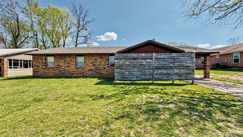 1017 Carla Avenue Stilwell, OK 74960