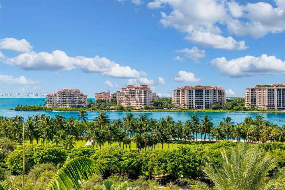 300 S Pointe Drive #801 Miami Beach, FL 33139