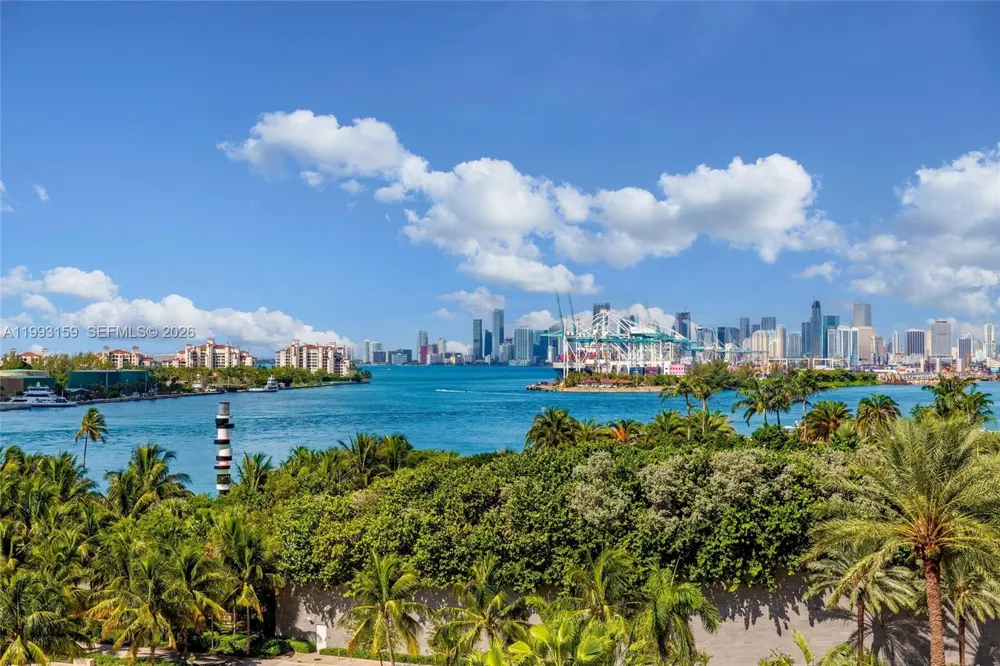 300 S Pointe Drive #801 Miami Beach, FL 33139