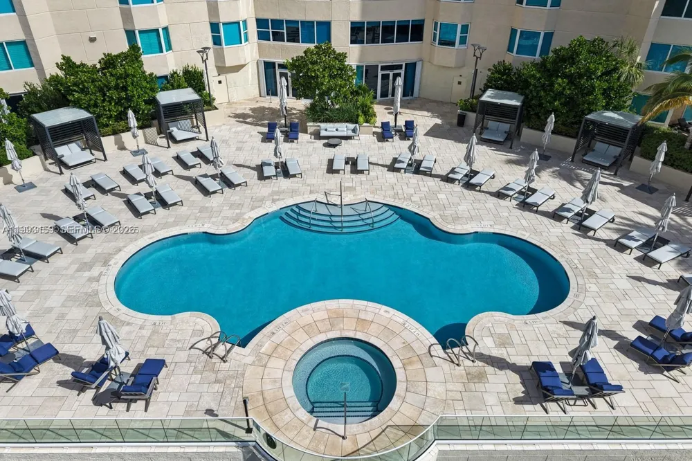 300 S Pointe Drive #801 Miami Beach, FL 33139