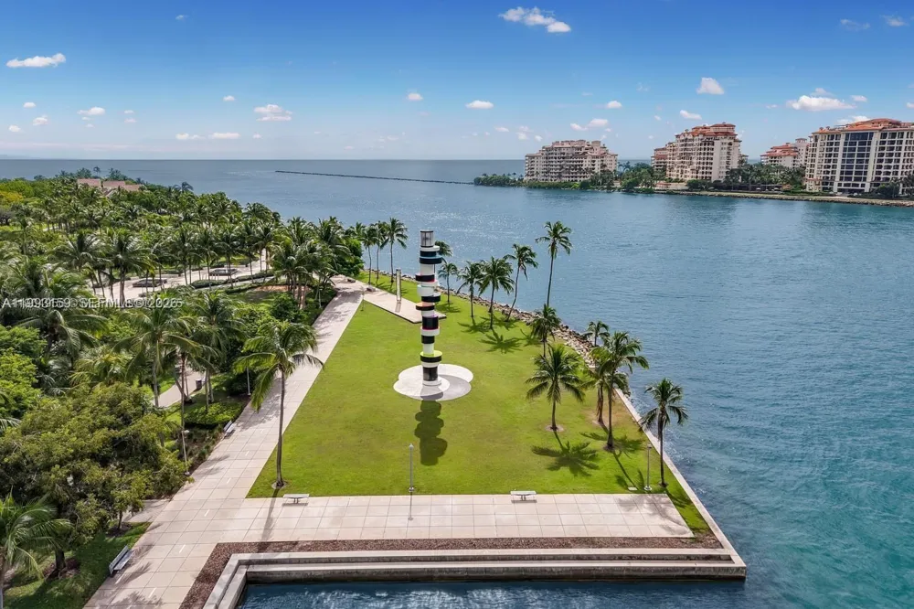 300 S Pointe Drive #801 Miami Beach, FL 33139