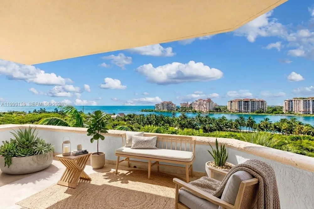 300 S Pointe Drive #801 Miami Beach, FL 33139