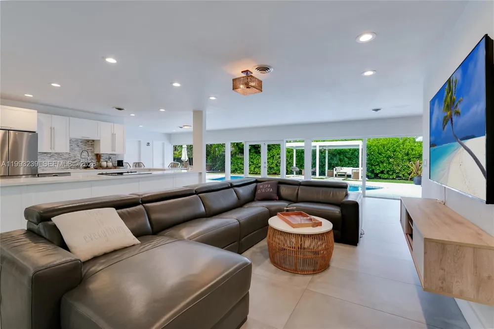 7305 SW 123rd Ter Pinecrest, FL 33156