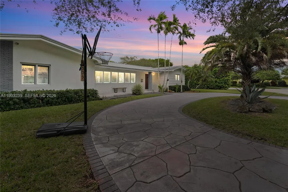 7305 SW 123rd Ter Pinecrest, FL 33156