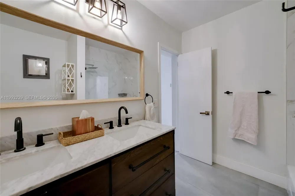 7305 SW 123rd Ter Pinecrest, FL 33156