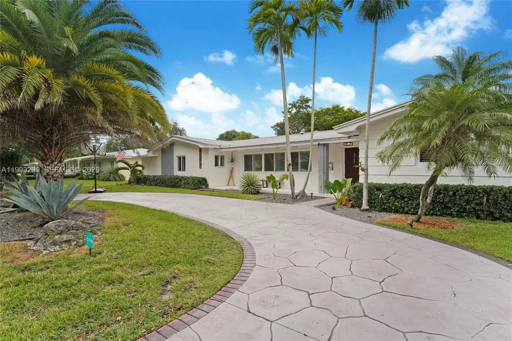 7305 SW 123rd Ter Pinecrest, FL 33156