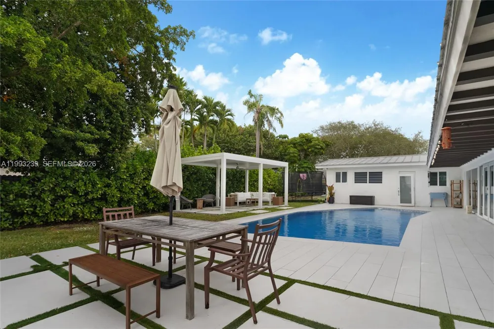 7305 SW 123rd Ter Pinecrest, FL 33156
