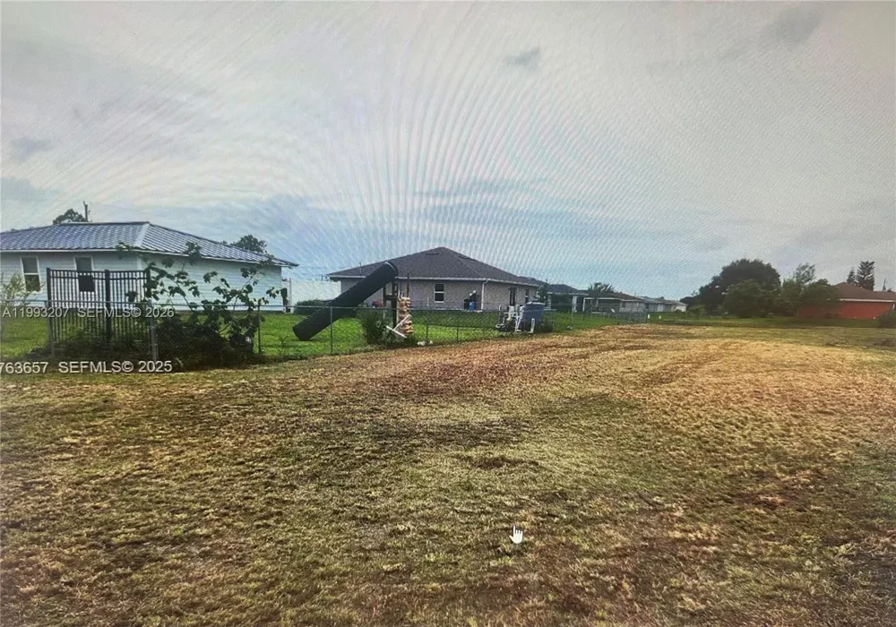 3807 24th ST W Lehigh Acres, FL 33971
