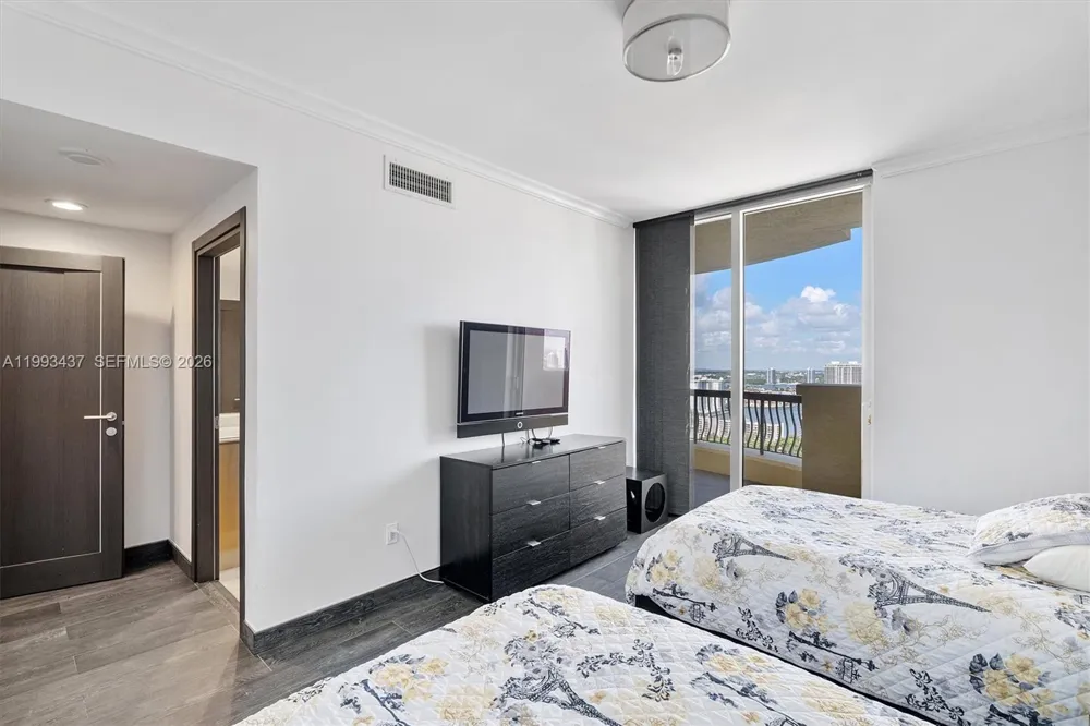 17875 Collins Ave #3005 Sunny Isles Beach, FL 33160