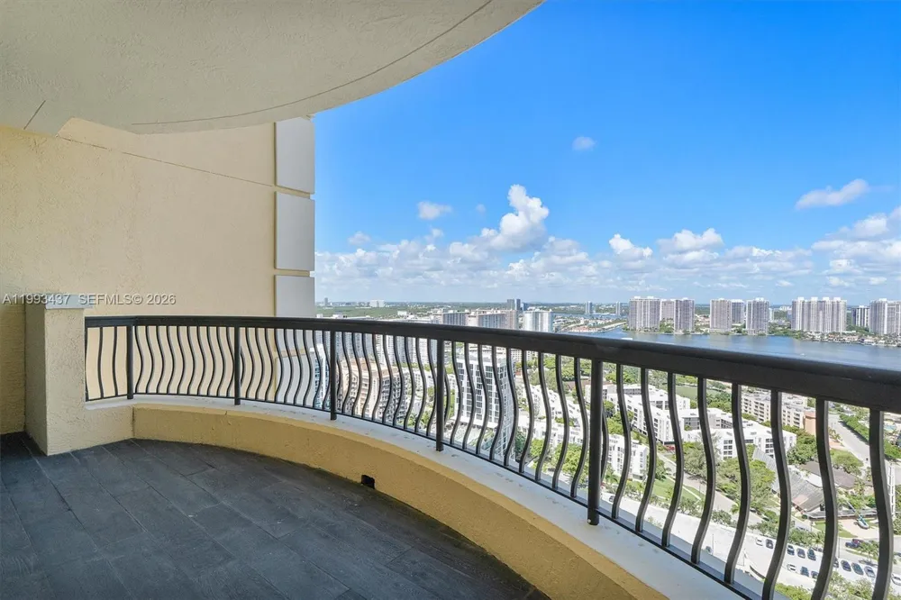 17875 Collins Ave #3005 Sunny Isles Beach, FL 33160
