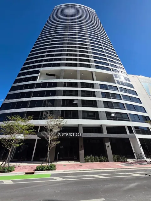 225 Miami Ave #910