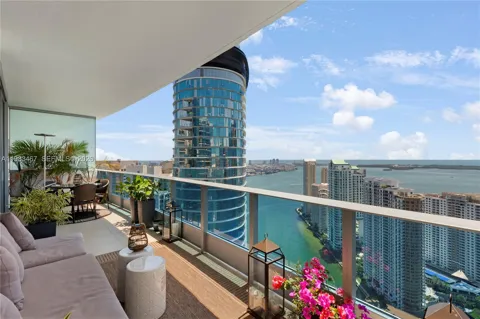 200 Biscayne Boulevard Way #4907