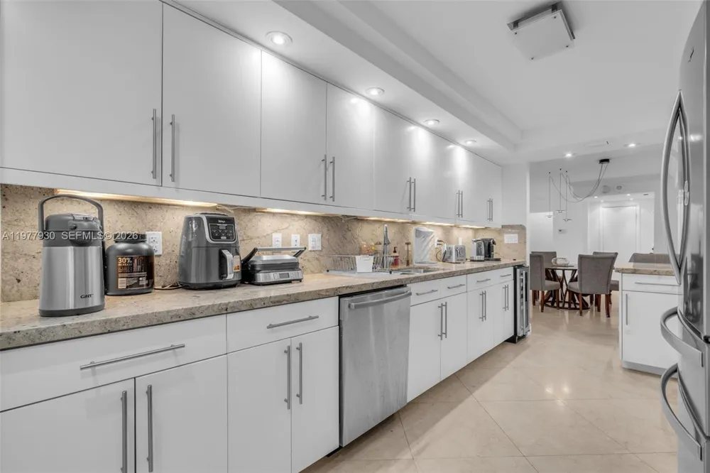 1121 Crandon Blvd #E1203 Key Biscayne, FL 33149