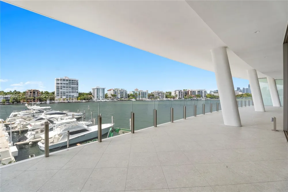 5 Grove Isle Dr #S303 Coconut Grove, FL 33133