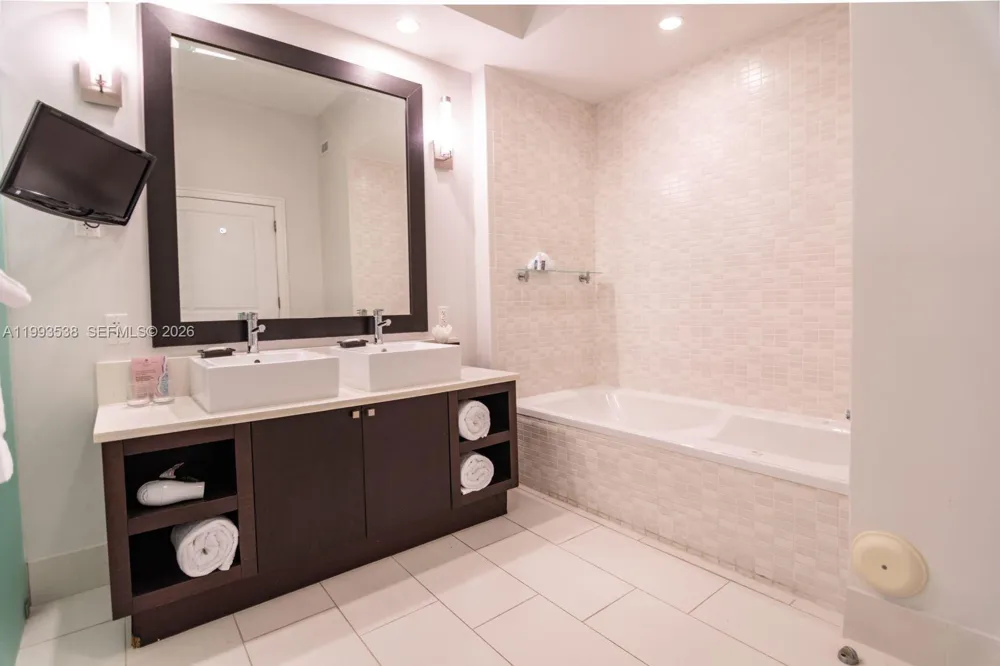 5300 NW 87th Ave #1407 Doral, FL 33178