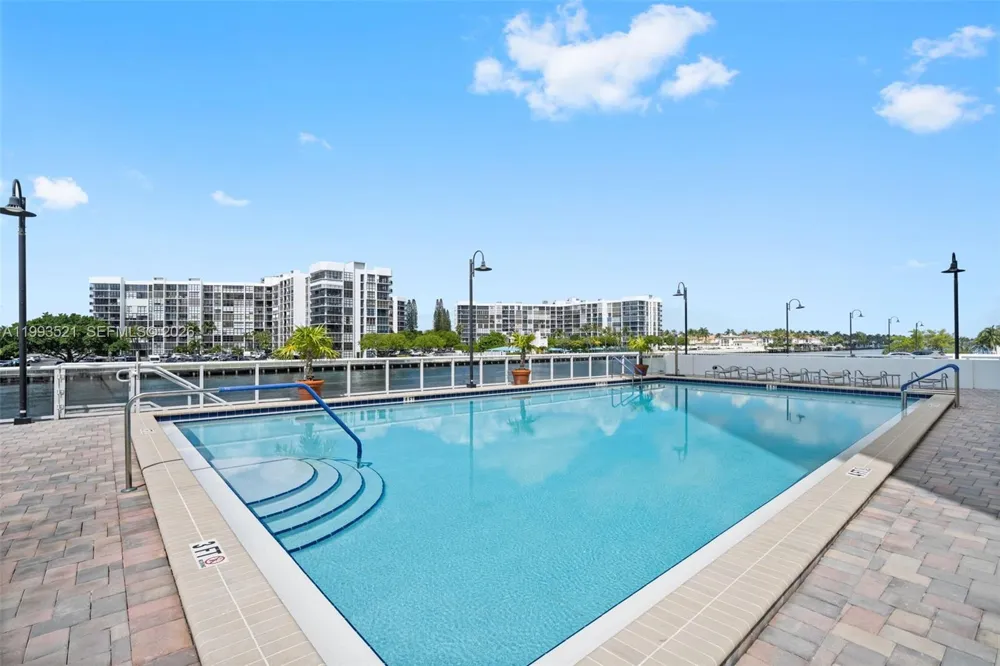 3000 S Ocean Dr #606 Hollywood, FL 33019