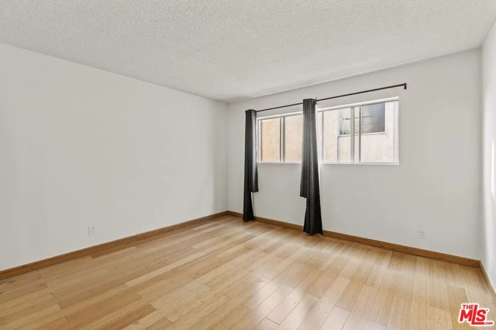 1033 6TH STREET #202 Santa Monica, CA 90403