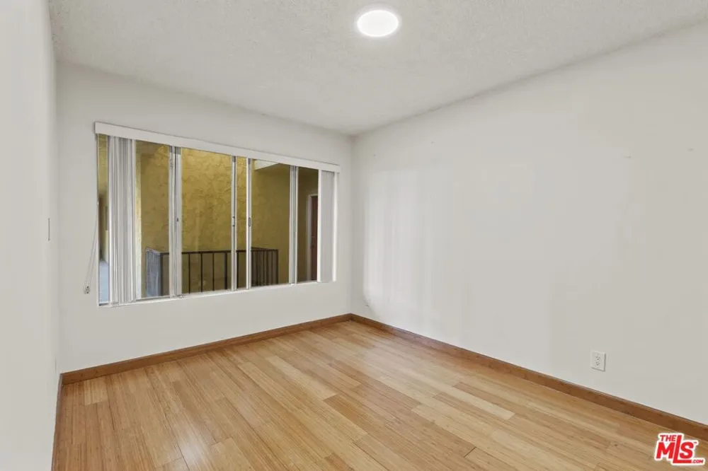 1033 6TH STREET #202 Santa Monica, CA 90403