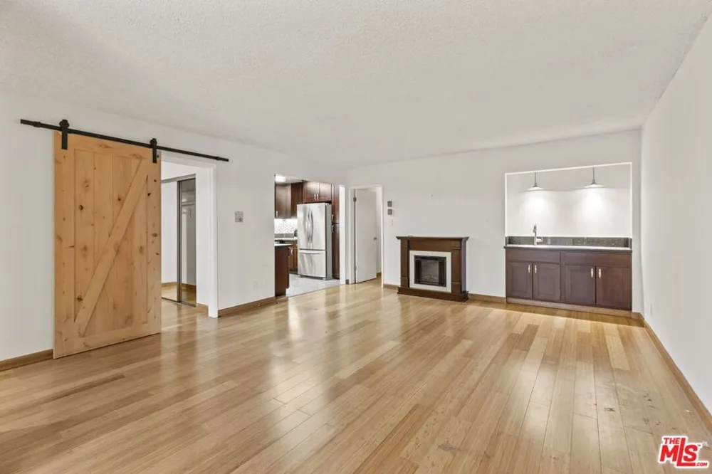 1033 6TH STREET #202 Santa Monica, CA 90403