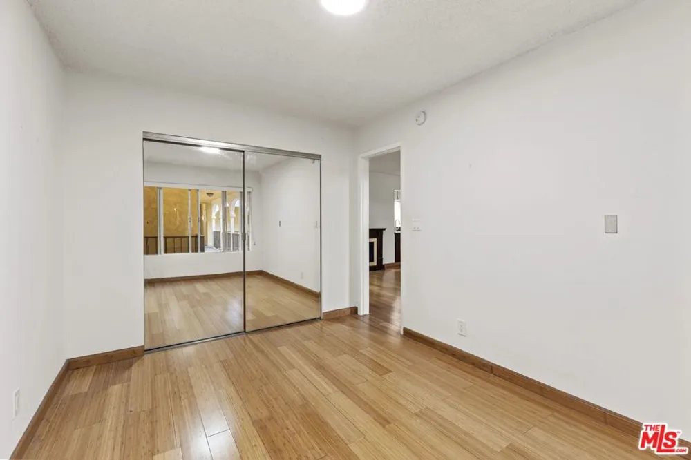 1033 6TH STREET #202 Santa Monica, CA 90403