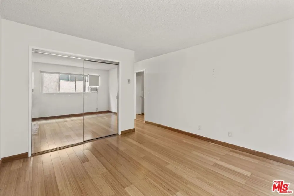 1033 6TH STREET #202 Santa Monica, CA 90403