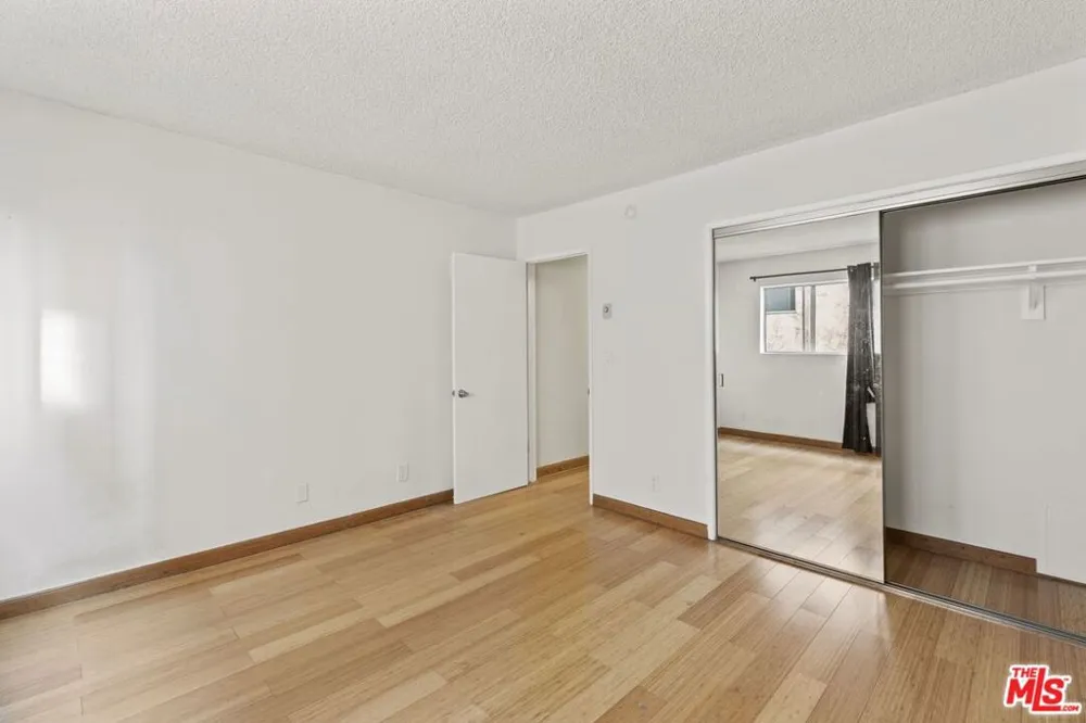 1033 6TH STREET #202 Santa Monica, CA 90403