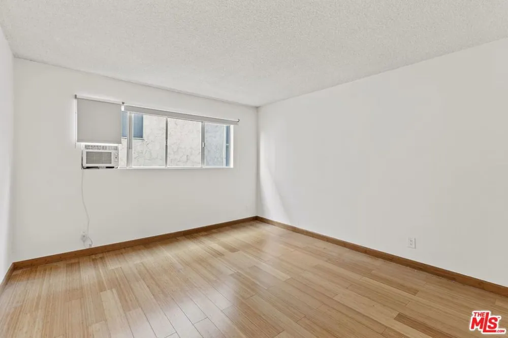 1033 6TH STREET #202 Santa Monica, CA 90403
