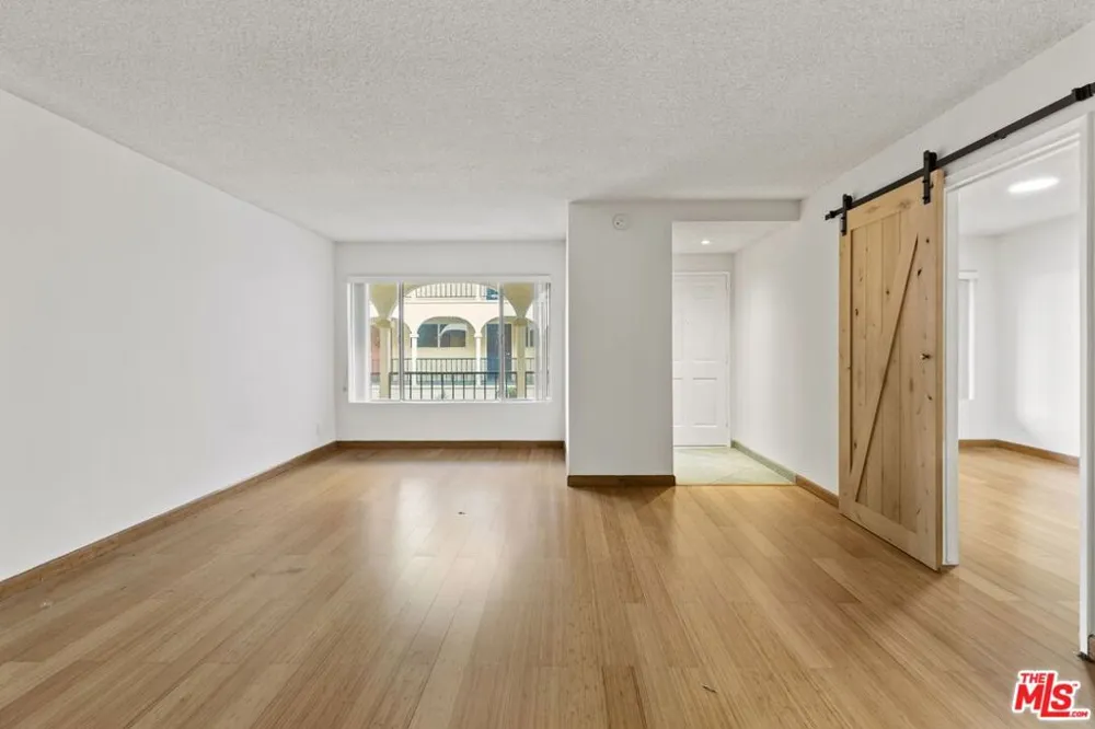 1033 6TH STREET #202 Santa Monica, CA 90403