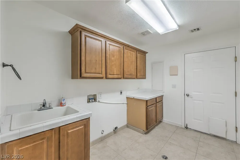 3195 Heyer Street Logandale, NV 89021