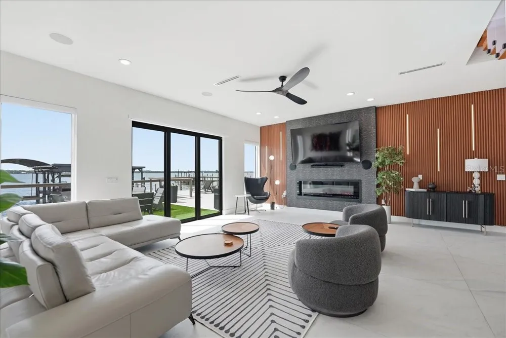 2175 S TROPICAL TRAIL Merritt Island, FL 32952