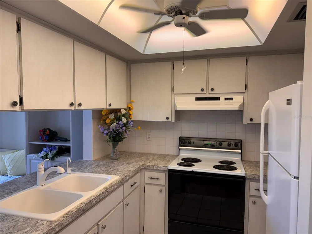 1250 S PINELLAS AVENUE #804 Tarpon Springs, FL 34689