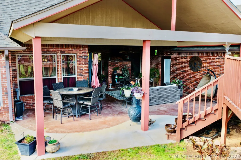 12619 E 233 ROAD S Webbers Falls, OK 74470