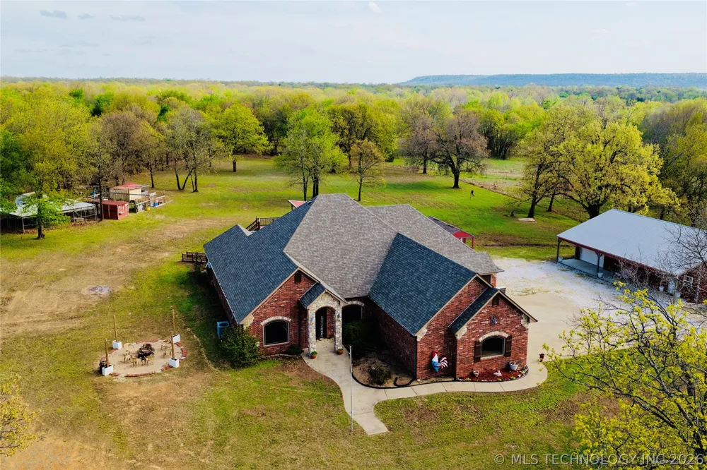 12619 E 233 ROAD S Webbers Falls, OK 74470