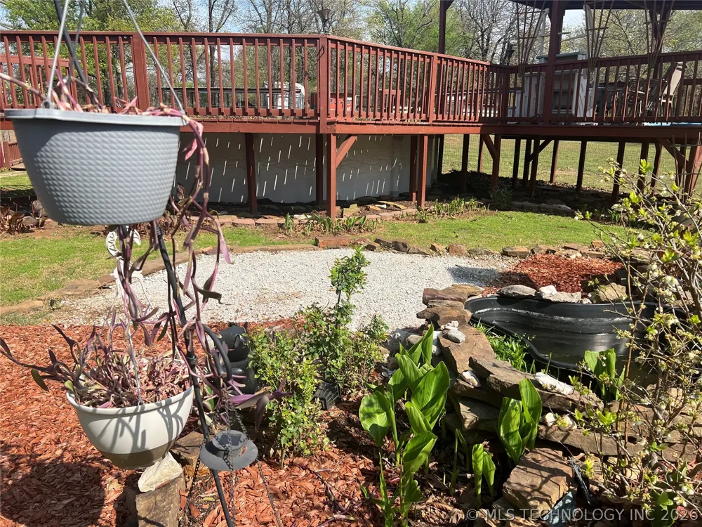 12619 E 233 ROAD S Webbers Falls, OK 74470