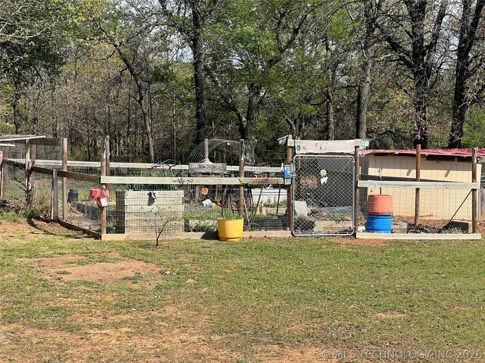 12619 E 233 ROAD S Webbers Falls, OK 74470
