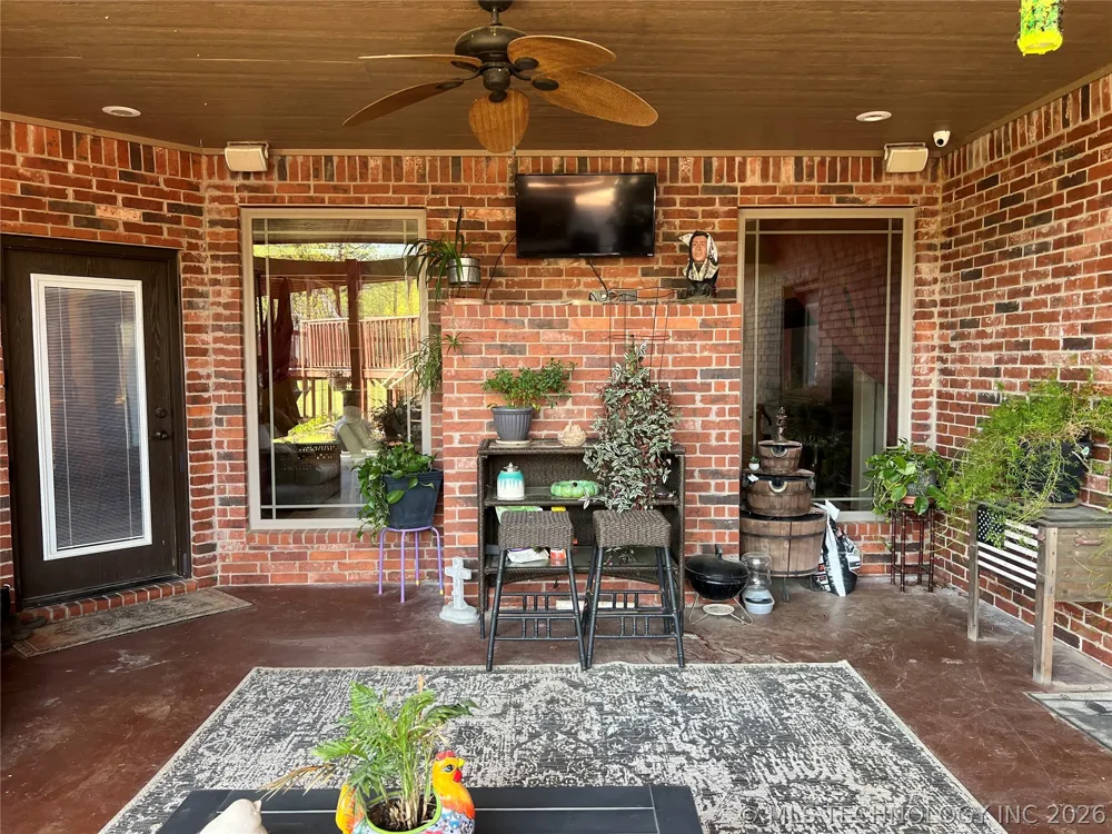 12619 E 233 ROAD S Webbers Falls, OK 74470