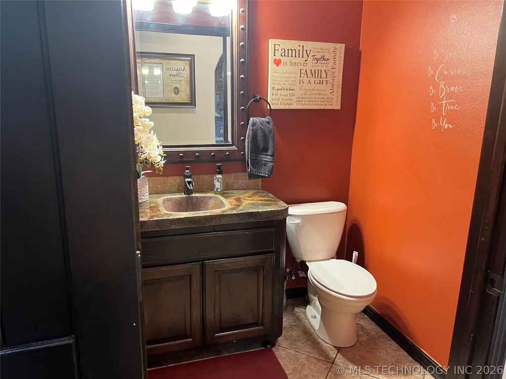 12619 E 233 ROAD S Webbers Falls, OK 74470