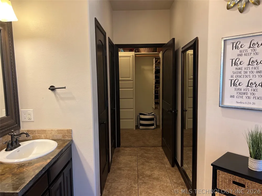 12619 E 233 ROAD S Webbers Falls, OK 74470