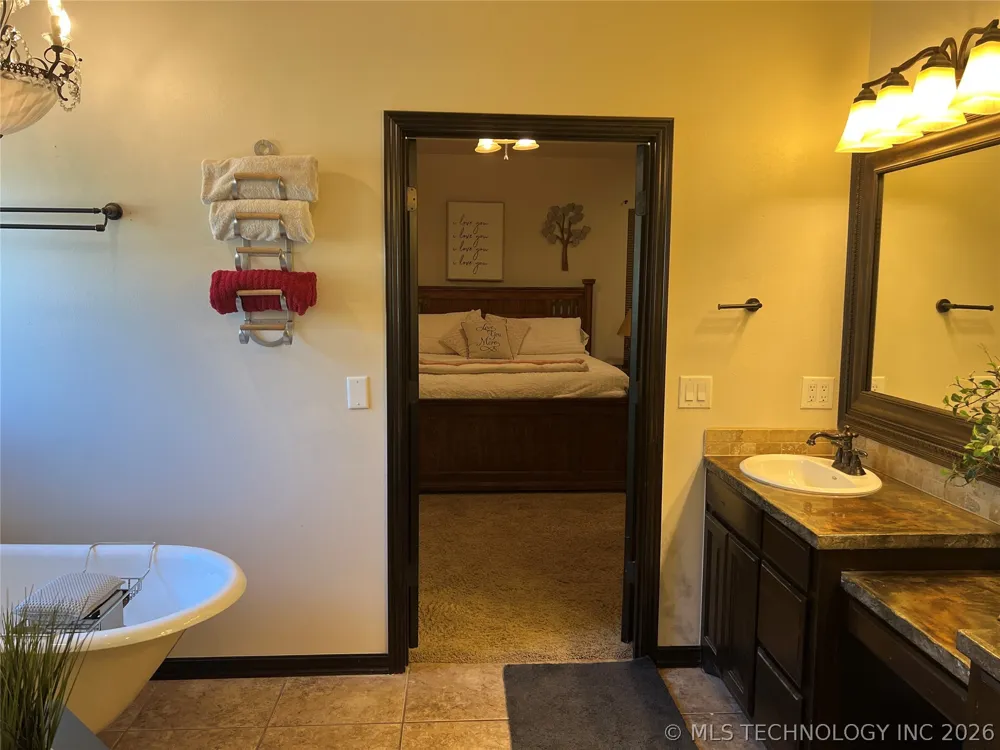 12619 E 233 ROAD S Webbers Falls, OK 74470