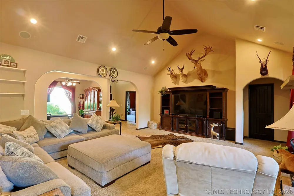 12619 E 233 ROAD S Webbers Falls, OK 74470