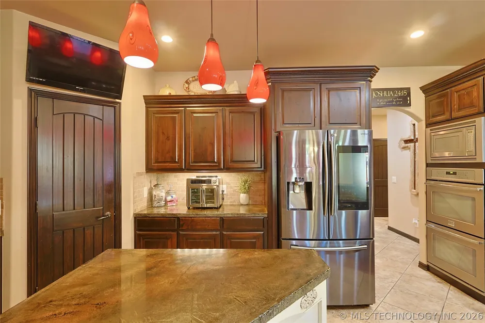 12619 E 233 ROAD S Webbers Falls, OK 74470