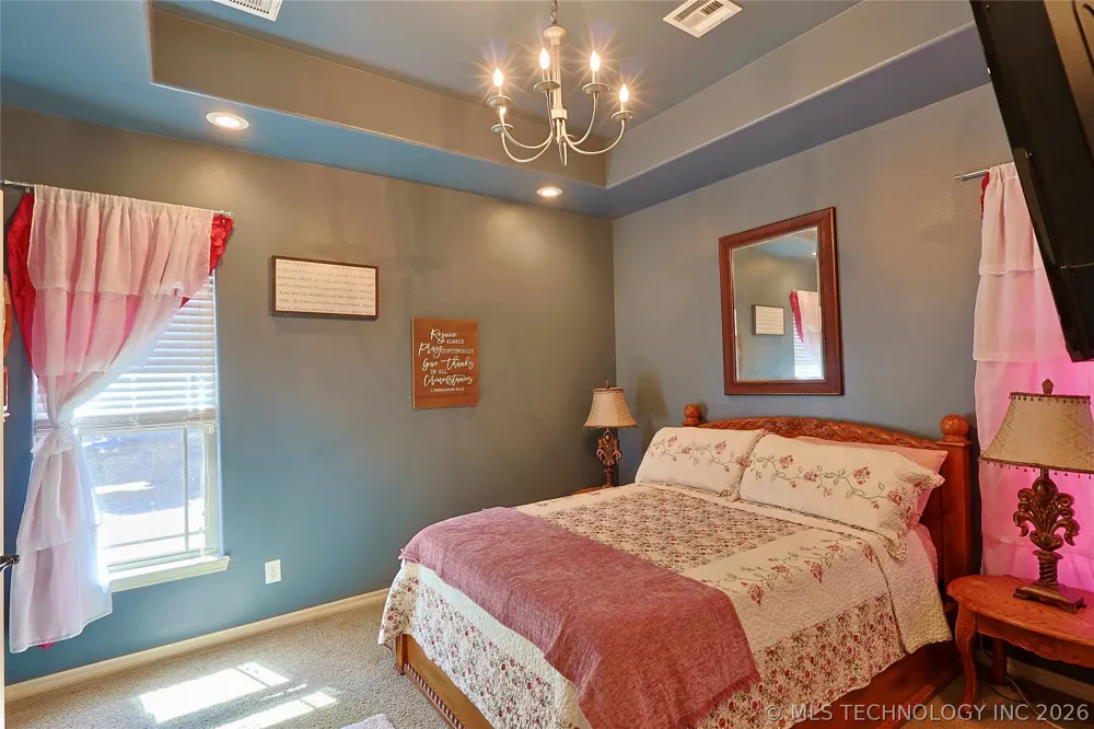 12619 E 233 ROAD S Webbers Falls, OK 74470