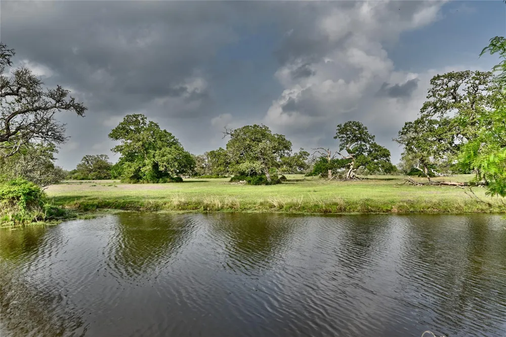 87 Fm 141 Giddings, TX 78942