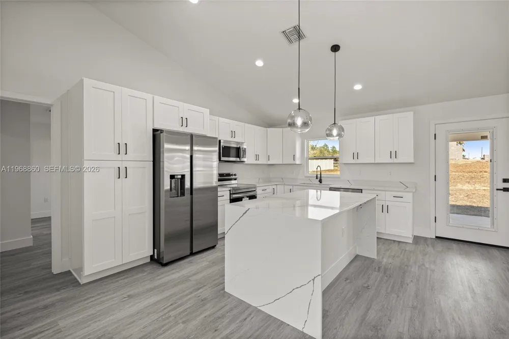 9989 SW 42nd Ave ocala, FL 34476