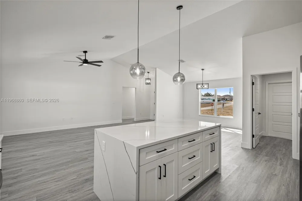 9989 SW 42nd Ave ocala, FL 34476