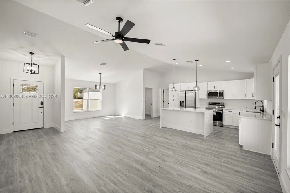 9989 SW 42nd Ave ocala, FL 34476
