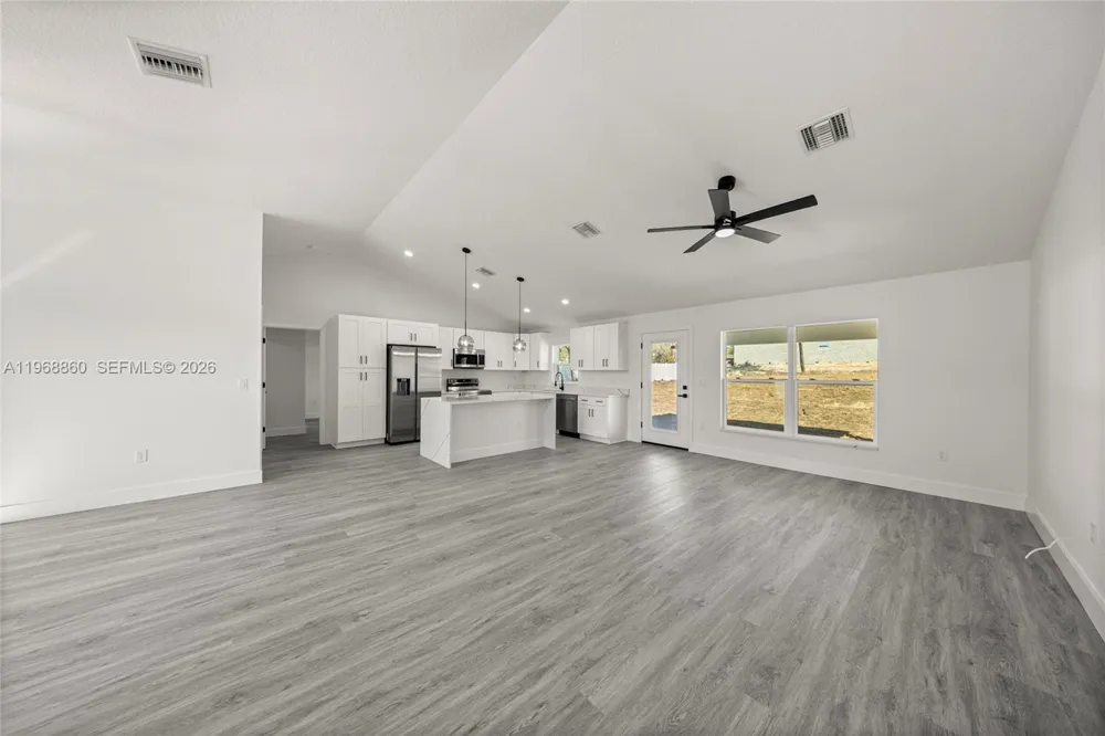 9989 SW 42nd Ave ocala, FL 34476