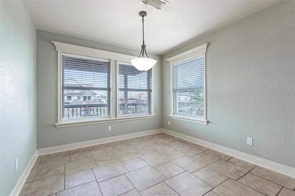 70 Tarpon Street Bayou Vista, TX 77563