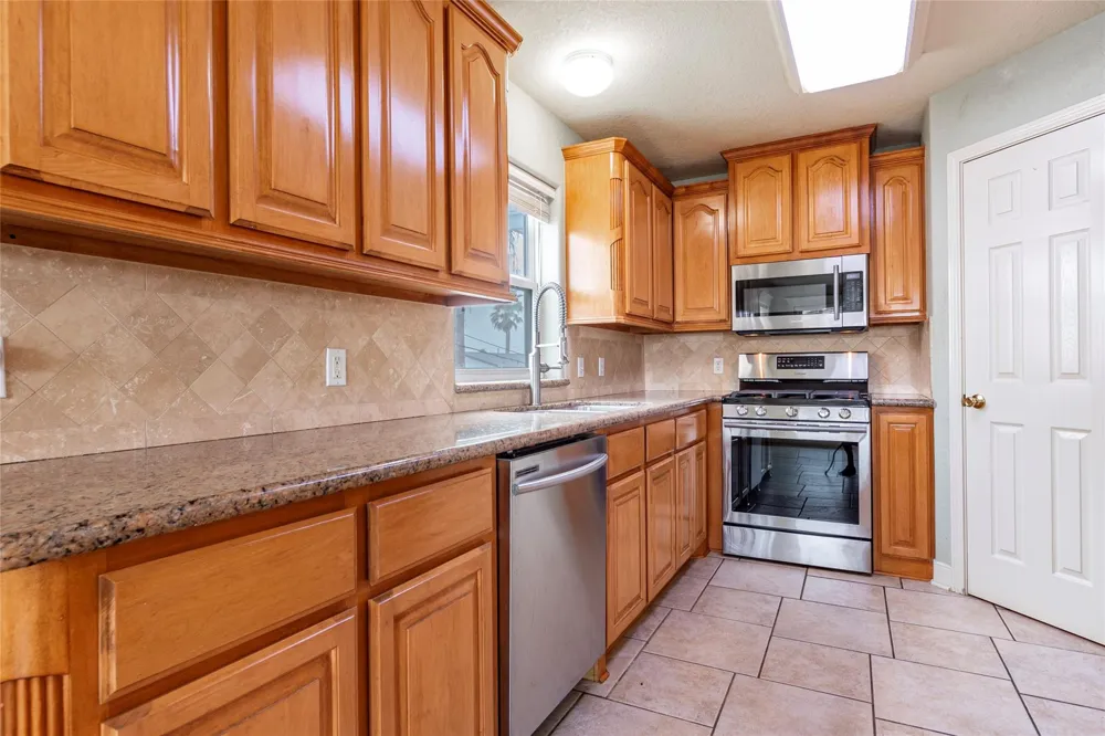 70 Tarpon Street Bayou Vista, TX 77563