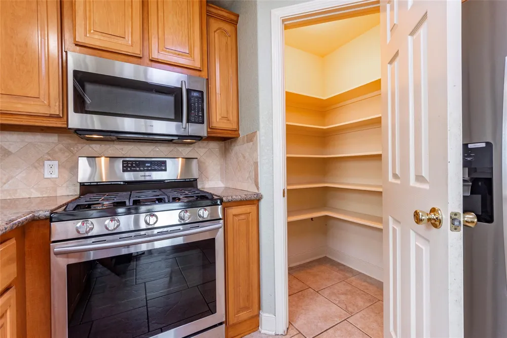 70 Tarpon Street Bayou Vista, TX 77563